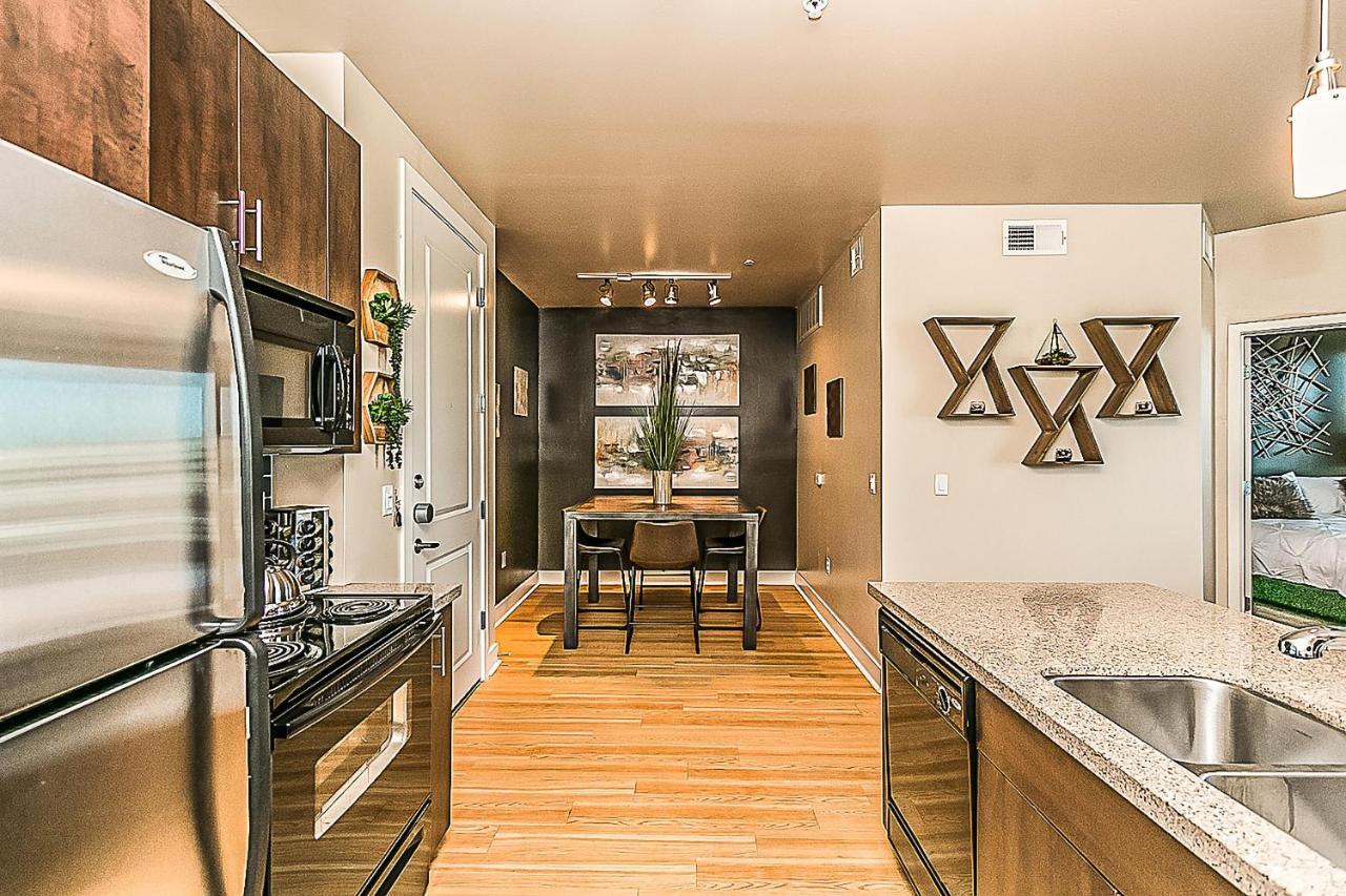 Shopping & Dining 1 Mile - 24 Hour Pool With Parking - 4036 Phoenix Exterior foto