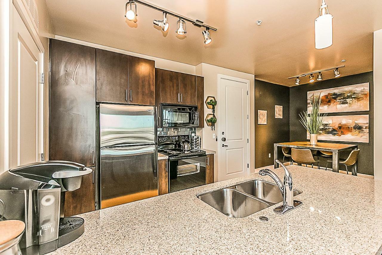 Shopping & Dining 1 Mile - 24 Hour Pool With Parking - 4036 Phoenix Exterior foto